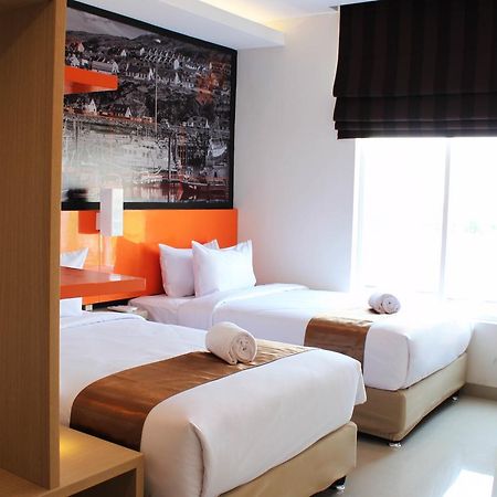 Bliss Soetta Hotel Semarang Esterno foto