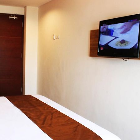 Bliss Soetta Hotel Semarang Esterno foto