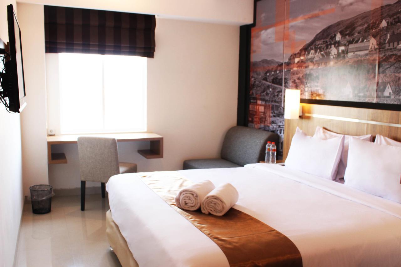 Bliss Soetta Hotel Semarang Esterno foto