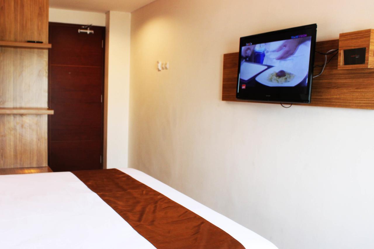Bliss Soetta Hotel Semarang Esterno foto