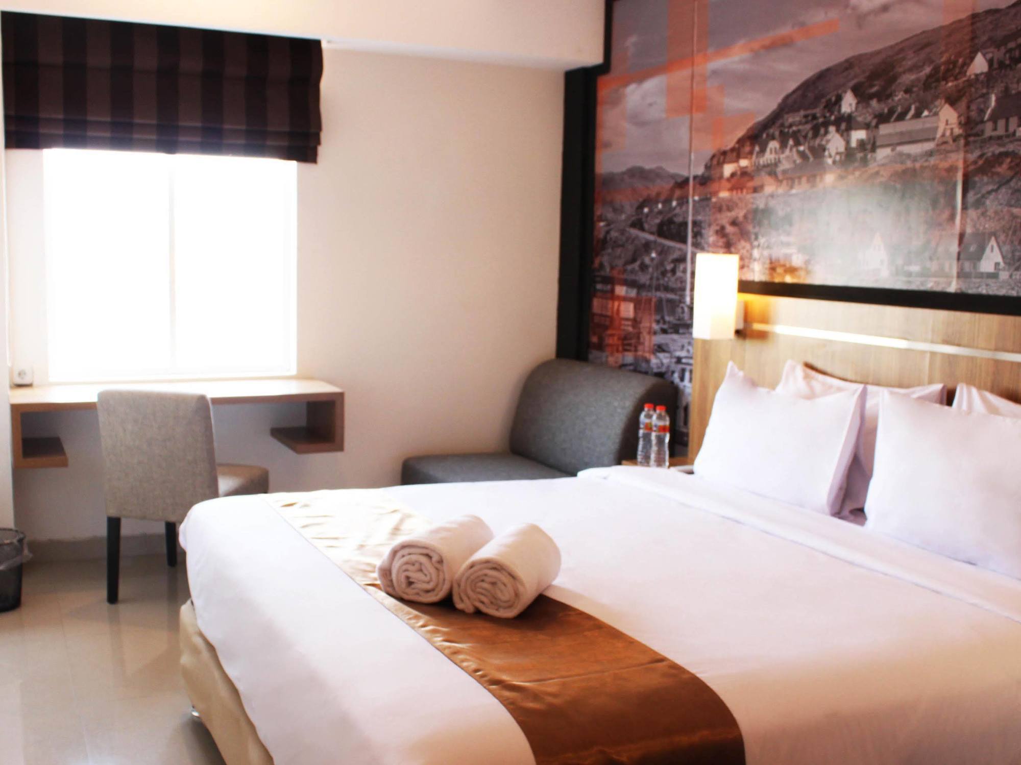 Bliss Soetta Hotel Semarang Esterno foto
